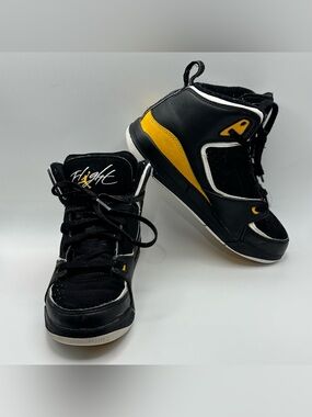 Nike Air Jordan Flight Youth Sneakers Size 13C Black Yellow White 2012 Preowned